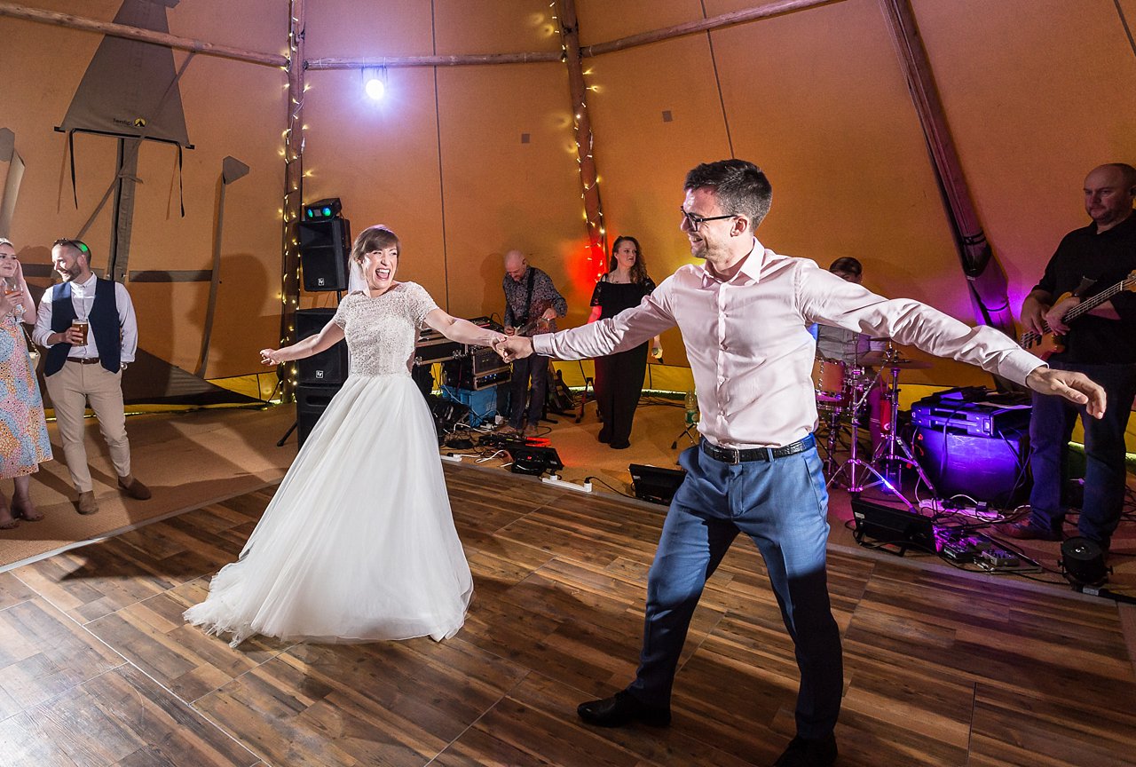 Tim and Caroline first dance